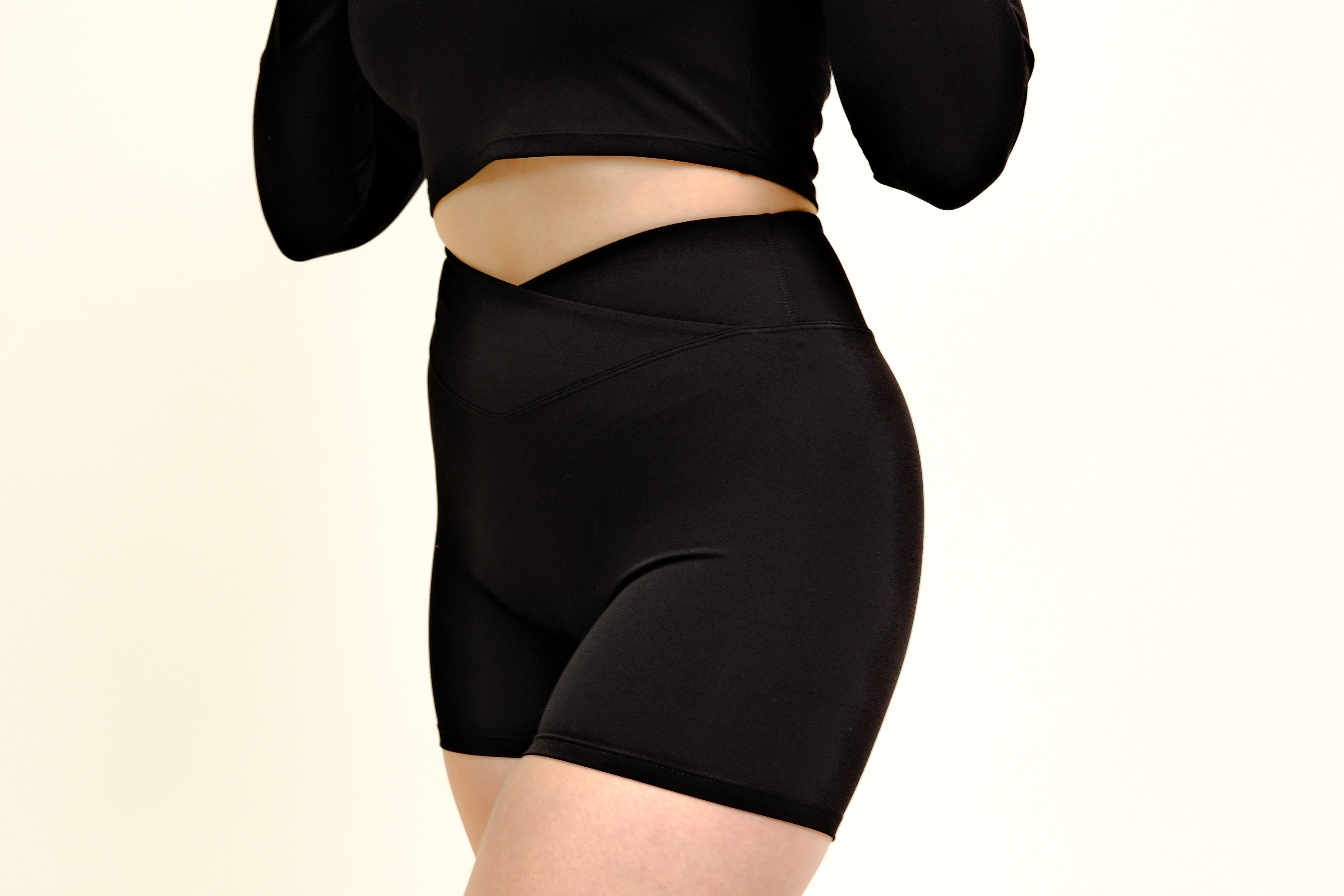 The "V" Shorts - Black